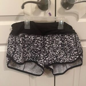 Lululemon Speed Up Shorts Size 4 in RARE PATTERN